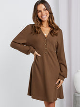 Robe en tricot gaufré à demi-boutons et col Johnny